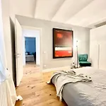 Chic Riverside 3-room Next To San Niccolo Апартаменты *