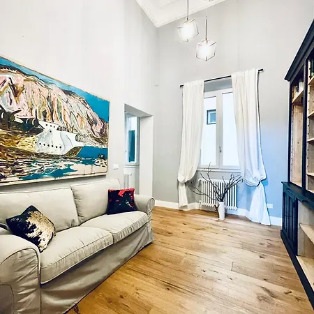 Апартаменты Chic Riverside 3-room Next To San Niccolo