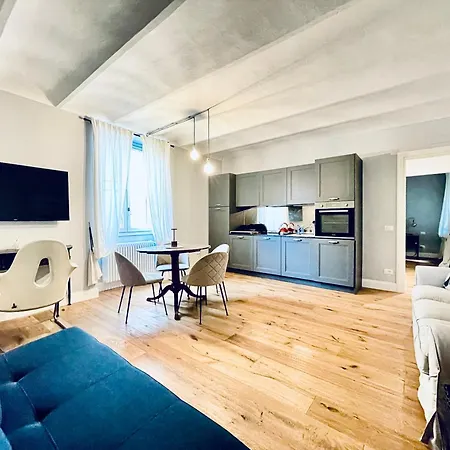 Chic Riverside 3-room Next To San Niccolo