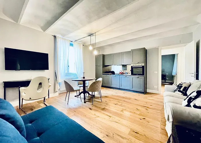 Chic Riverside 3-room Next To San Niccolo