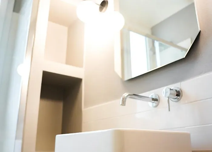 Chic Riverside 3-room Next To San Niccolo