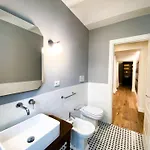 Chic Riverside 3-room Next To San Niccolo Florence
